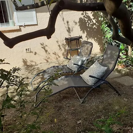 Apartment T2 Climatise, Avec Jardins Et Parking Prive *